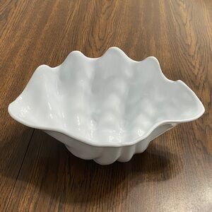 “5/$20” plastic faux clam shell bowl